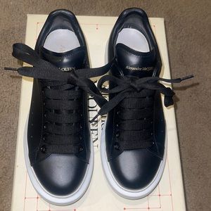 Women’s fashion sneaker